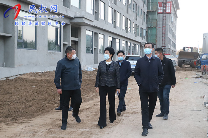 县领导周燕、朱继兵到县委党校二期施工工地查看建设情况