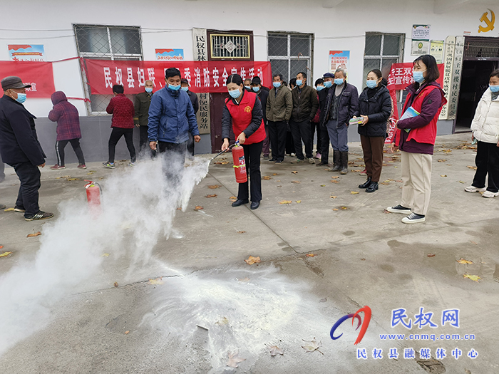 县妇联、团县委开展消防安全宣传活动