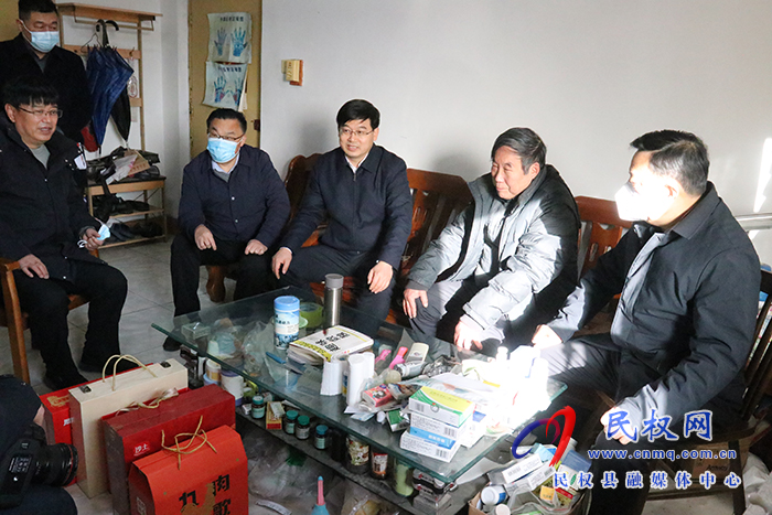 市人大常委会副主任、县委书记张团结走访慰问离退休老干部