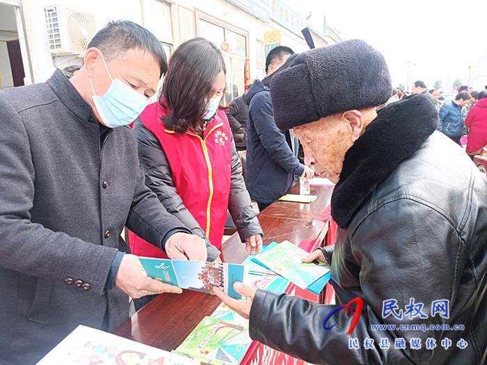 民权县举行文化科技卫生“三下乡”暨“快乐星期天”集中示范活动