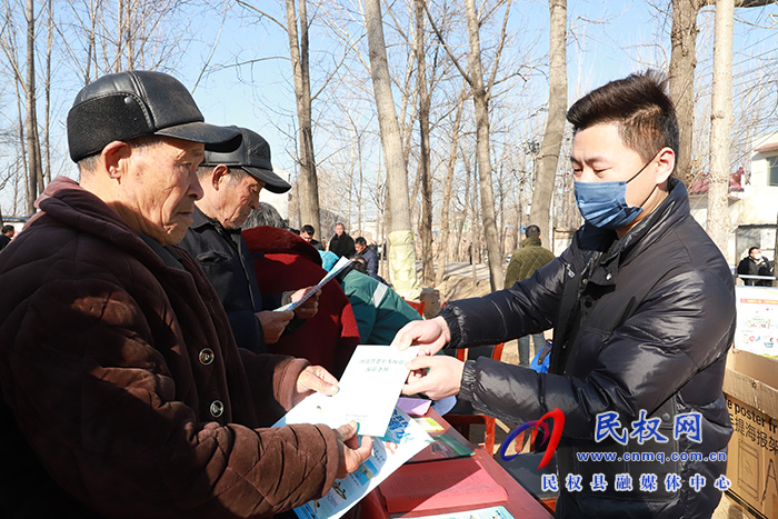 民权县举行文化科技卫生“三下乡”暨“快乐星期天”集中示范活动