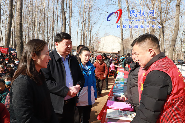 民权县举行文化科技卫生“三下乡”暨“快乐星期天”集中示范活动