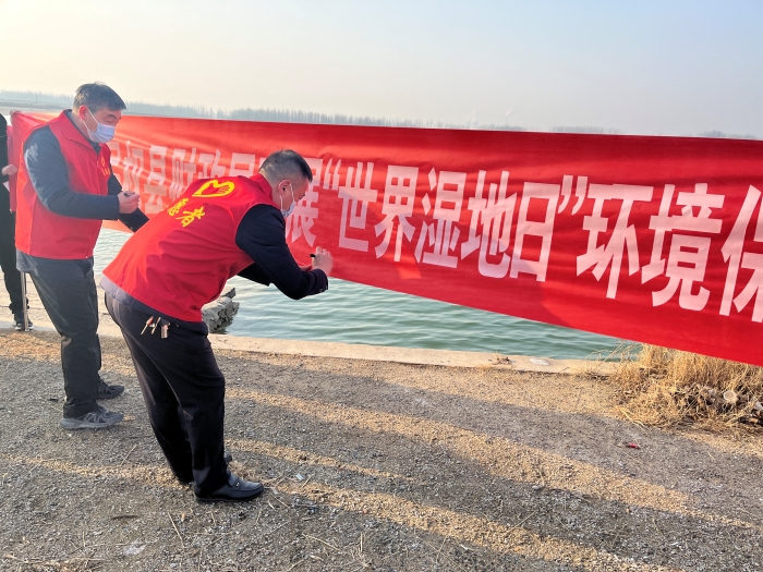 县财政局开展“世界湿地日”环境保护志愿宣传活动