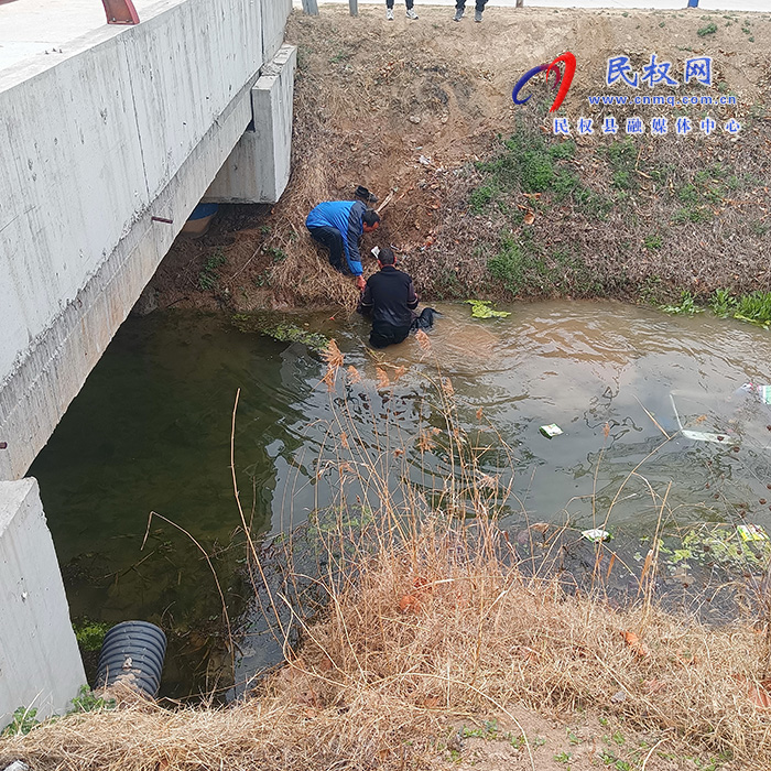  葛庄村村民董骞救落水老太太