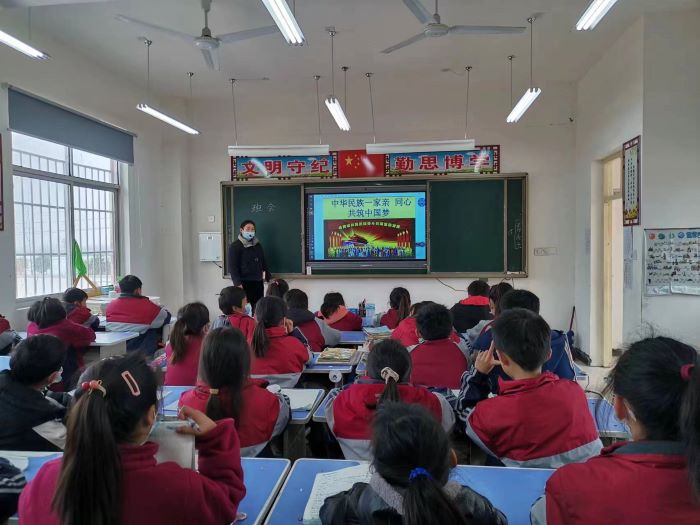 双塔镇各中小学开展“中华民族一家亲 同心共筑中国梦”主题教育活动