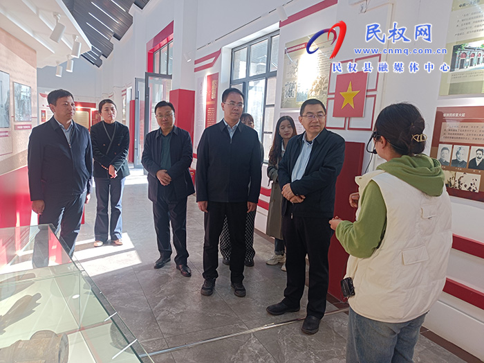 新疆生产建设兵团第十三师新星市大营房城管委党委书记殷向东到民参观考察
