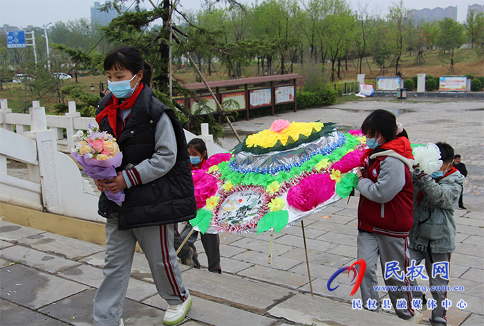 缅怀革命先烈 传承红色基因 褚庙乡中心小学开展清明祭扫活动