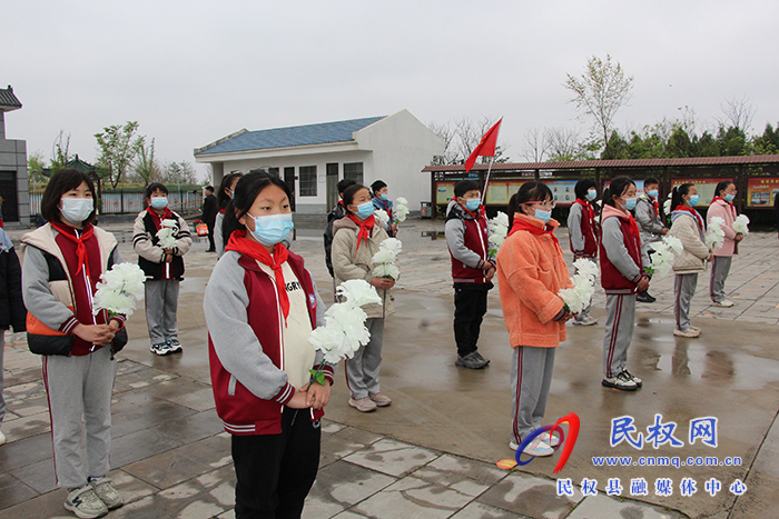 缅怀革命先烈 传承红色基因 褚庙乡中心小学开展清明祭扫活动