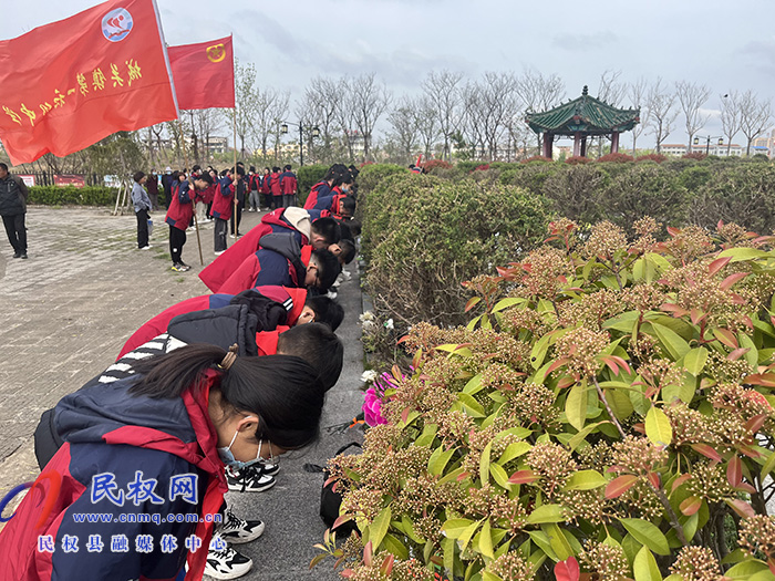  城关一中开展“缅怀革命先烈，继承革命传统”清明节祭扫活动