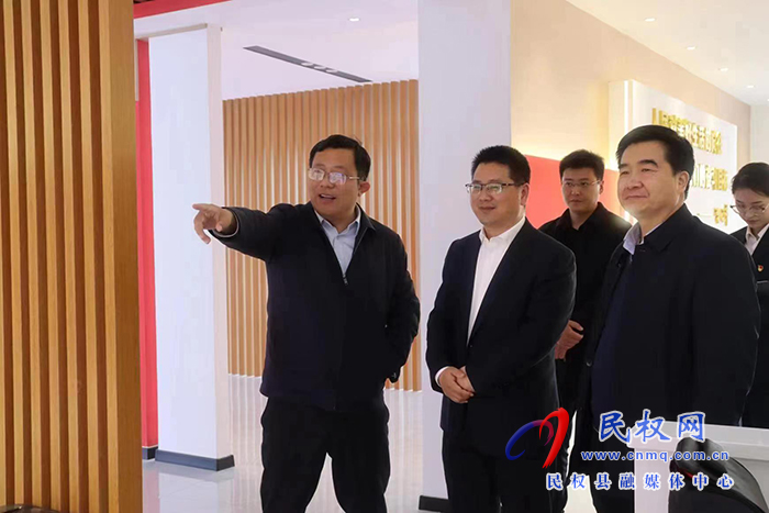 河南日报驻商丘站站长李凤虎、市委政研室副主任祝传军等一行到南华街道办事处调研