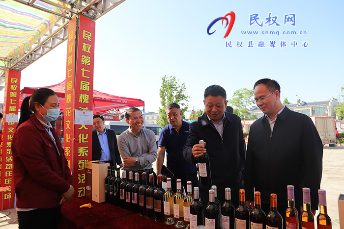  县委常委、常务副县长王景义到2023中国·民权第七届槐花文化系列活动分会场察看美食节进展情况