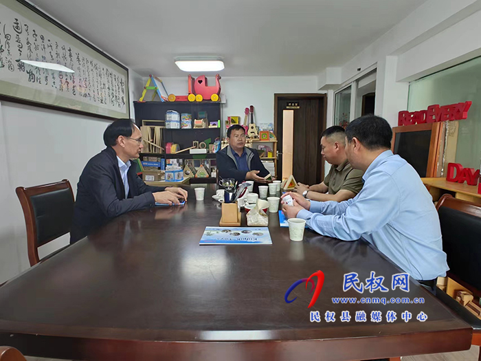 县领导王雪山带队赴上海世友工艺品有限公司参观考察