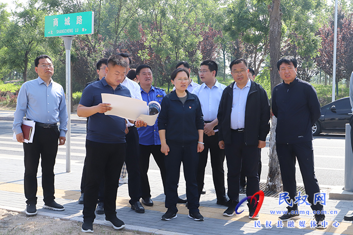 县委书记、县长王静娴调研城市书房选址工作
