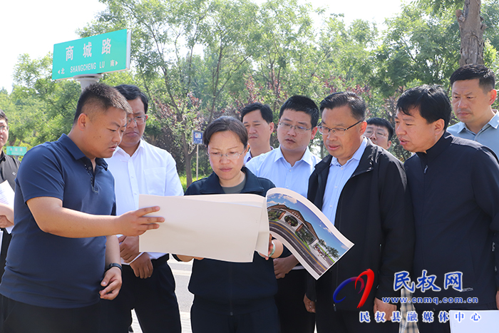 县委书记、县长王静娴调研城市书房选址工作