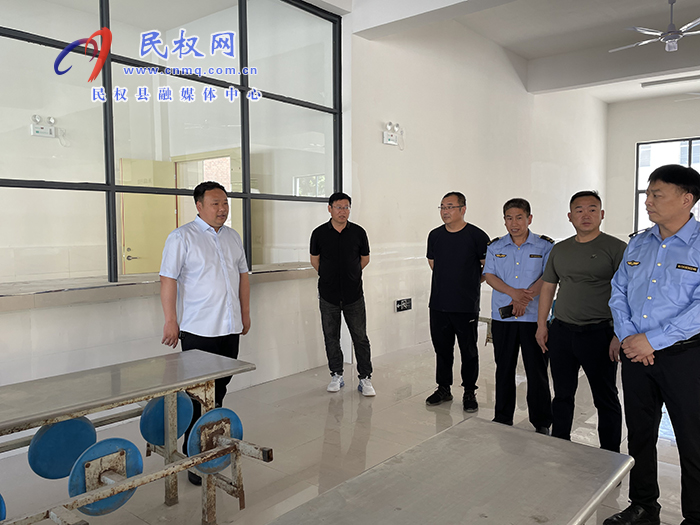 副县长李卫政督导包保学校食品安全“两个责任”落实情况