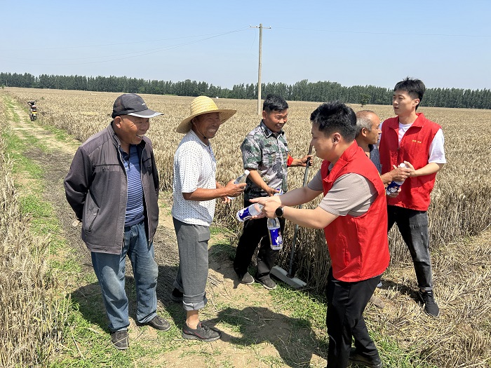 民权县财政局：“三夏”慰问送清凉 结对共建助农忙