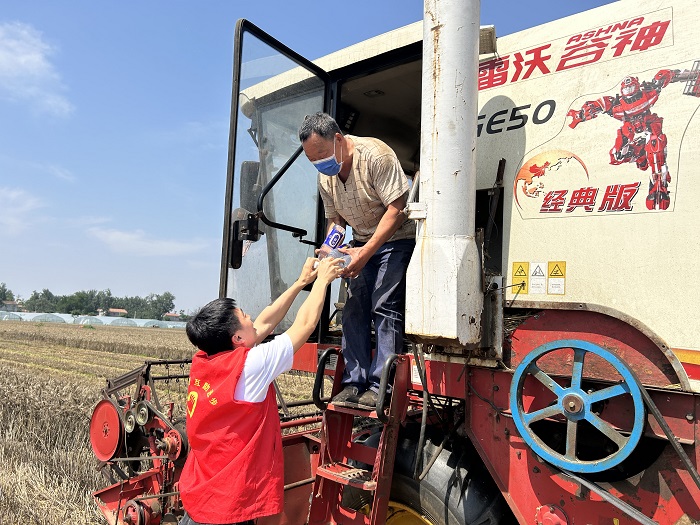 民权县财政局：“三夏”慰问送清凉 结对共建助农忙