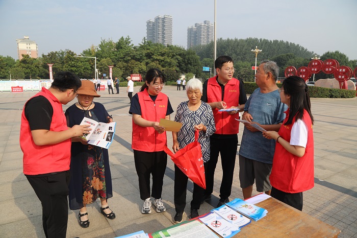 县财政局组织开展禁毒志愿宣传活动