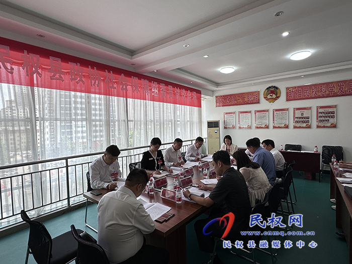 县政协委员分组讨论六个工作报告