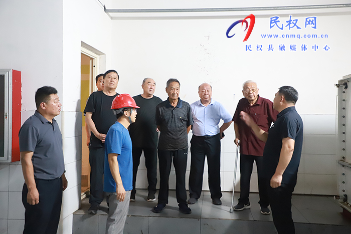 离退休县级干部调研城区集中供暖工作