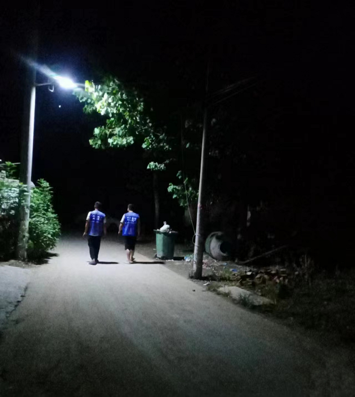 持续开展夜间巡逻，“小网格”汇聚平安建设“大能量”