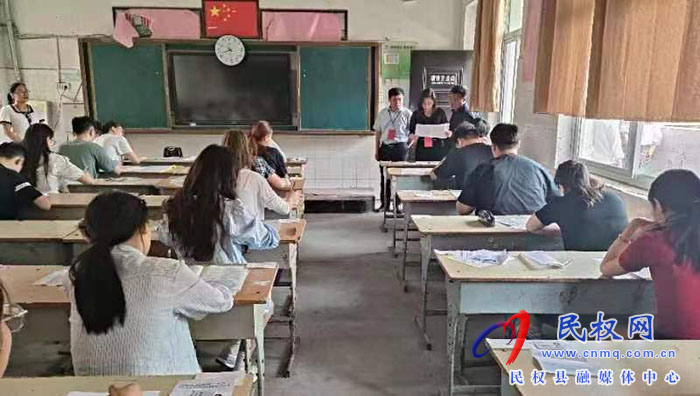 副县长朱琳巡视指导公开招聘笔试考场