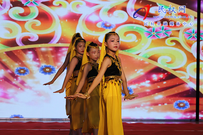 刘艳·中国舞艺术培训中心2023年暑期汇演在庄子广场举行