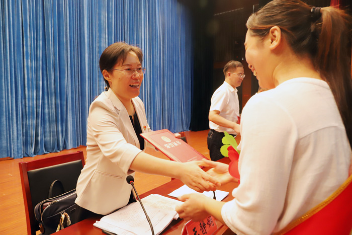 民权县庆祝第39个教师节暨教育体育工作表彰大会召开