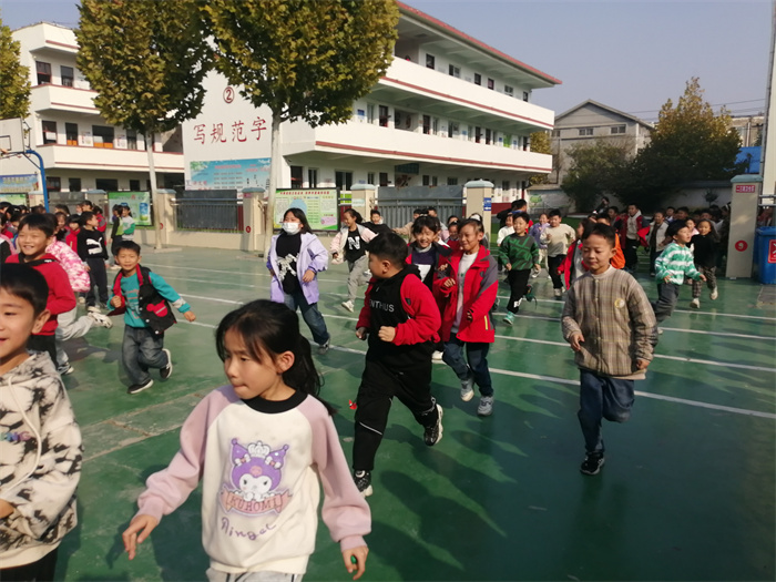 民权县第三小学举行2023年119消防安全演练活动