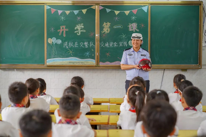 “护苗”行动——民权县实验小学开展交通安全教育活动