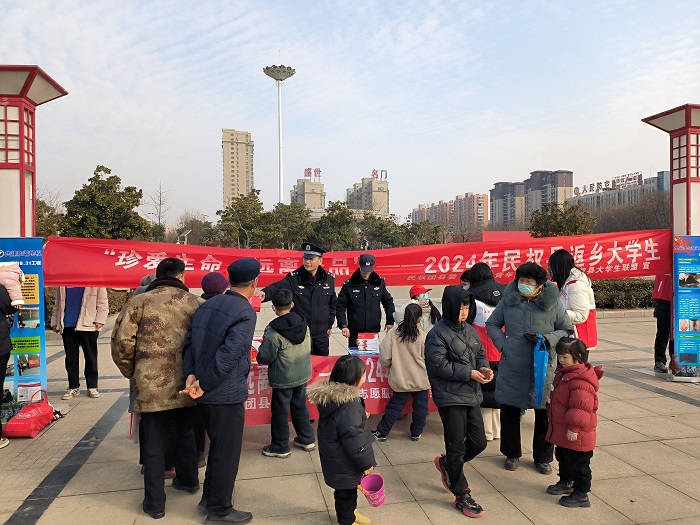团县委联合县公安局开展禁毒宣传活动