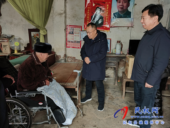 县政协主席周明河走访慰问困难群众