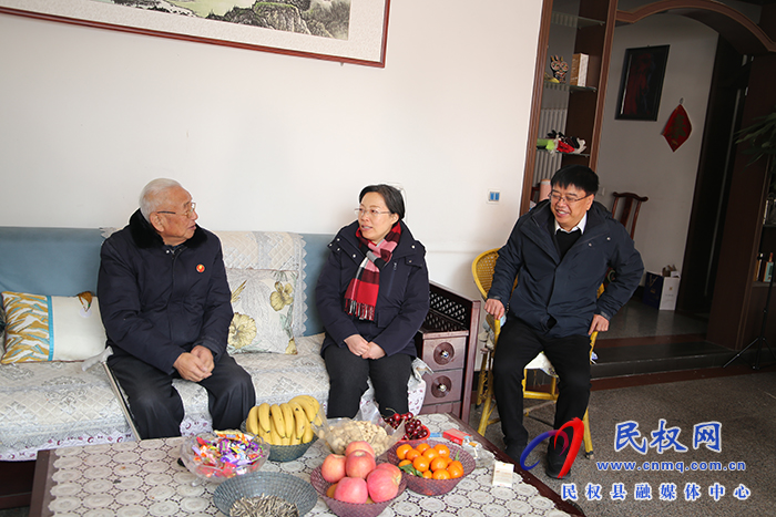 县四大班子领导春节前夕走访慰问实职县级退休干部