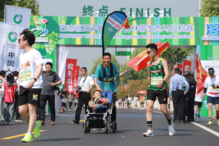 穿越林海 一路花香  巴迪瑞2024民权申甘林带生态马拉松赛激情开跑