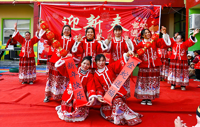 人和镇举办迎新春赏民俗逛庙会，欢乐满校园