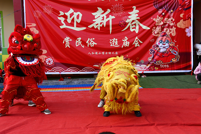 人和镇举办迎新春赏民俗逛庙会，欢乐满校园