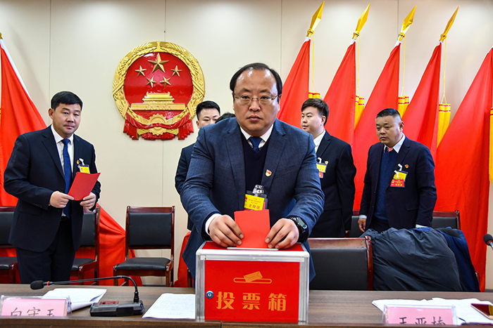 人和镇召开第六届人民代表大会第六次会议