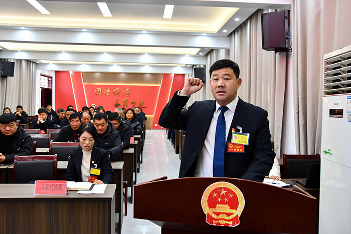 人和镇召开第六届人民代表大会第六次会议