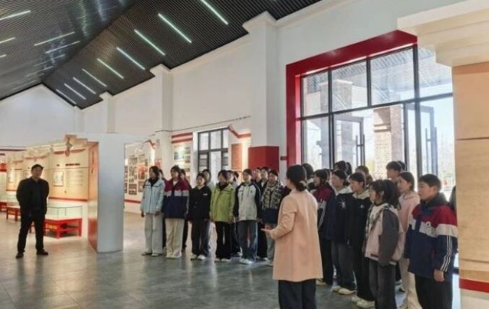 学习雷锋精神 传承红色基因 ——双塔镇初级中学开展主题团日活动