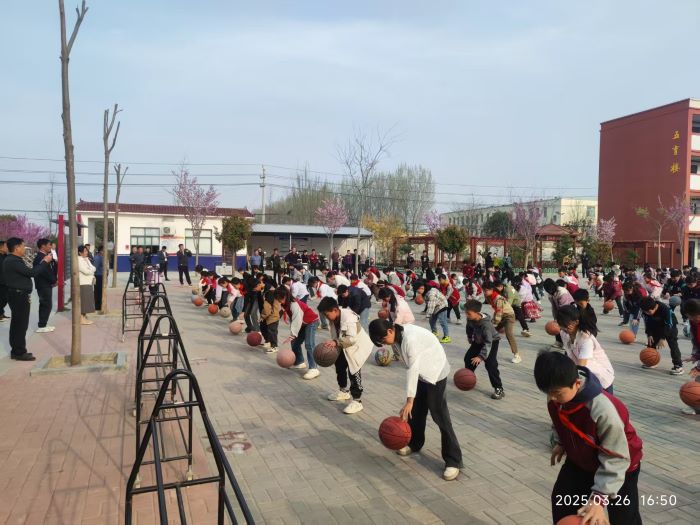 校际交流促发展  分享互鉴共提升 ——县教体局到到双塔镇中心小学开展校际交流活动