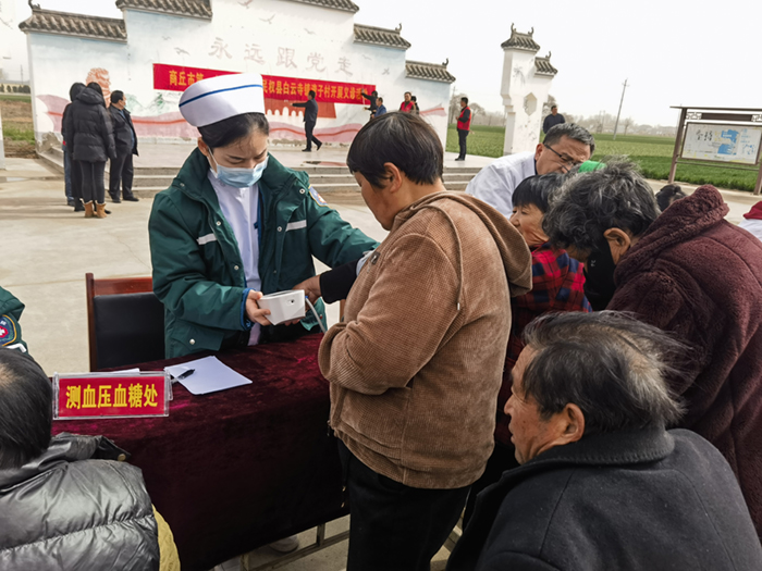 白云寺镇文明实践所联合第一人民医院开展惠民义诊活动