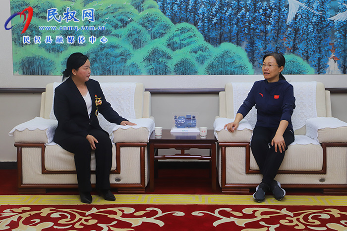 县委书记王静娴会见“全国劳动模范”李玉姣