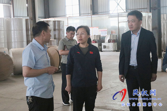 县委书记王静娴调研产业强镇、基层网格化服务管理、村级后备力量储备工作