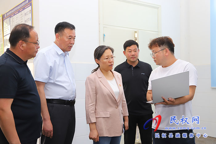 县委书记王静娴调研校园安全、养老服务等工作