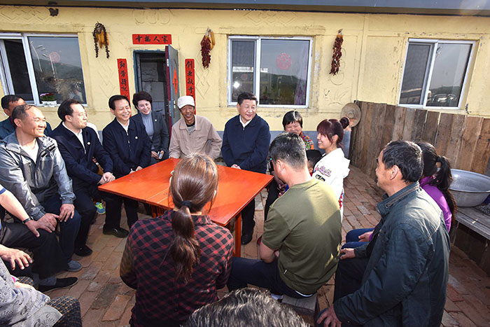 学习进行时丨习近平总书记的“板凳座谈会”