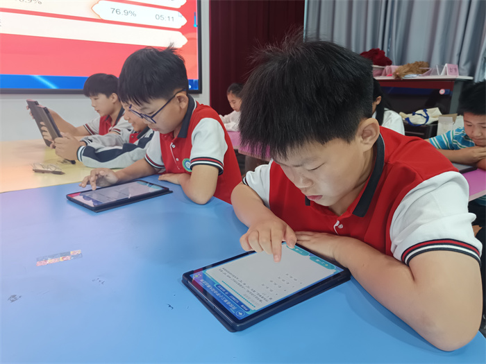 赏诗词之美 品经典之味——民权县第三小学举办首届诗词大赛