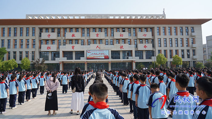 鲲鹏学校：星星火炬代代相传 争做新时代好少年