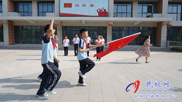 鲲鹏学校：星星火炬代代相传 争做新时代好少年