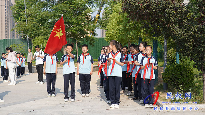 鲲鹏学校：星星火炬代代相传 争做新时代好少年