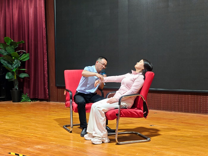 轻松备考·河南省12355与你同行——民权县2025年中考减压活动走进实验中学